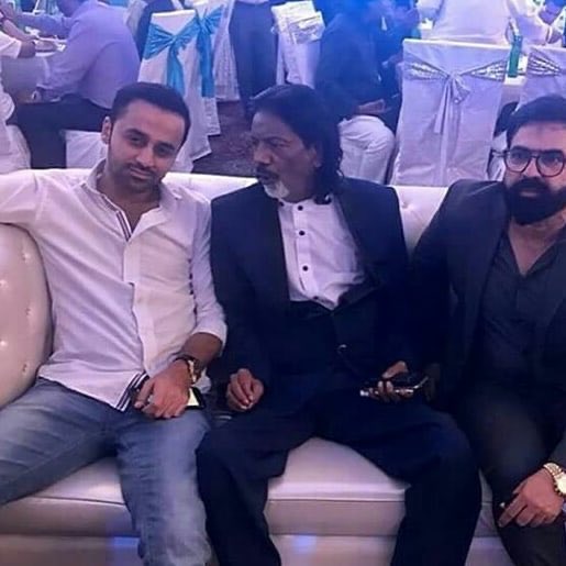 WaseemBadami's tweet photo. انتہای افسوسناک خبر۔
لاتعداد نعتوں۔مناقب اور نوحوں کے خالق جناب ریحان اعظمی انتقال کرگئے۔ جس رفتار سے ریحان بھای اشعار کہتے تھے وہ بھی ایک ناقابل یقین بات تھی۔خدا آگے کی منازل آسان فرماے۔ لواحقین کو صبر جمیل عطا کرے۔ سب سے سورہ فاتحہ کی گزارش ہے https://t.co/m9SHvUeY2t