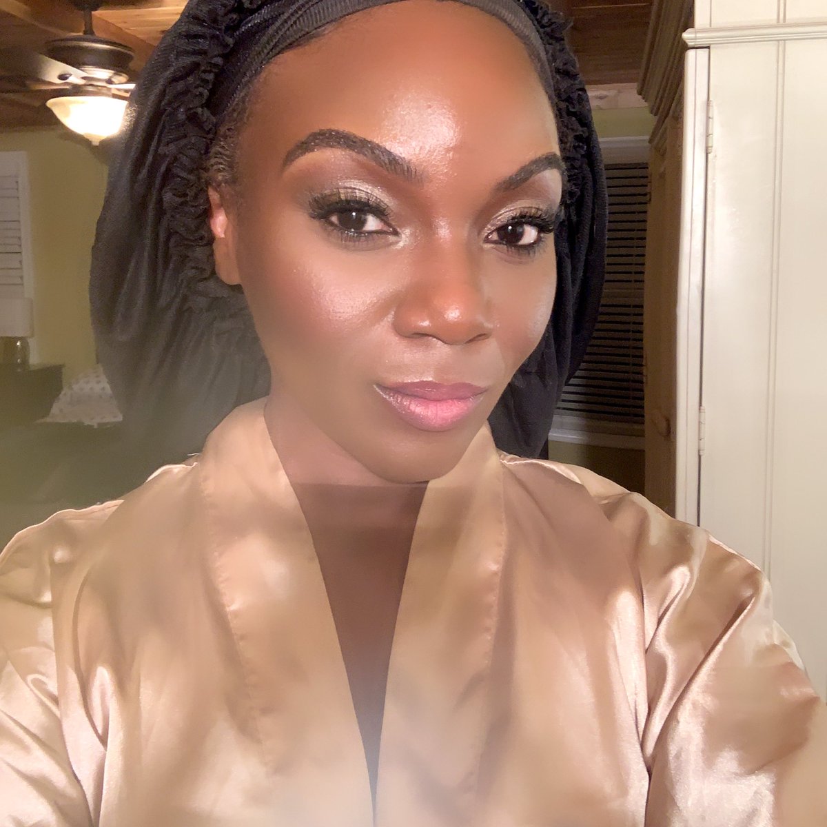 8/n: I compromised the ability to work until noon with the promise I wouldn’t touch my computer until Sunday. ... & went on my surprise one-night getaway. There was luxury. I was pampered. makeup artist, chef, photographer. (All tested & masked). Love & Light ensued. 