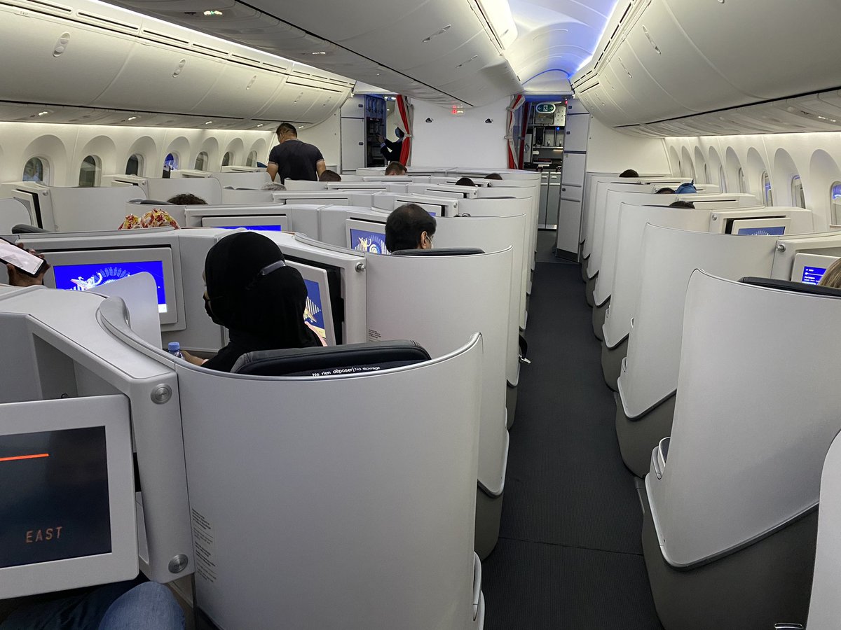 boby_382's tweet photo. Prêt pour le départ du vol #AF655 avec @AirFranceFR il s’annonce très bien au vu des sourires reçus à l’accueil à bord ☺️ #B789 #business https://t.co/EO6xwkgOyG