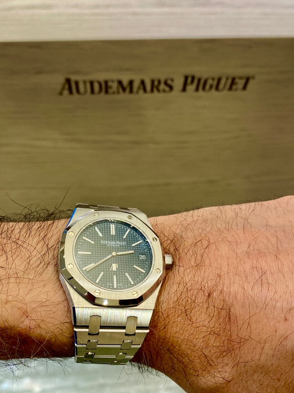 PuristSPro's tweet photo. The first ...?
https://t.co/36QmFxenu3
#AudemarsPiguet
#AP15202 #RoyalOak #RoyalOakJumbo https://t.co/SaLeEM0B2I