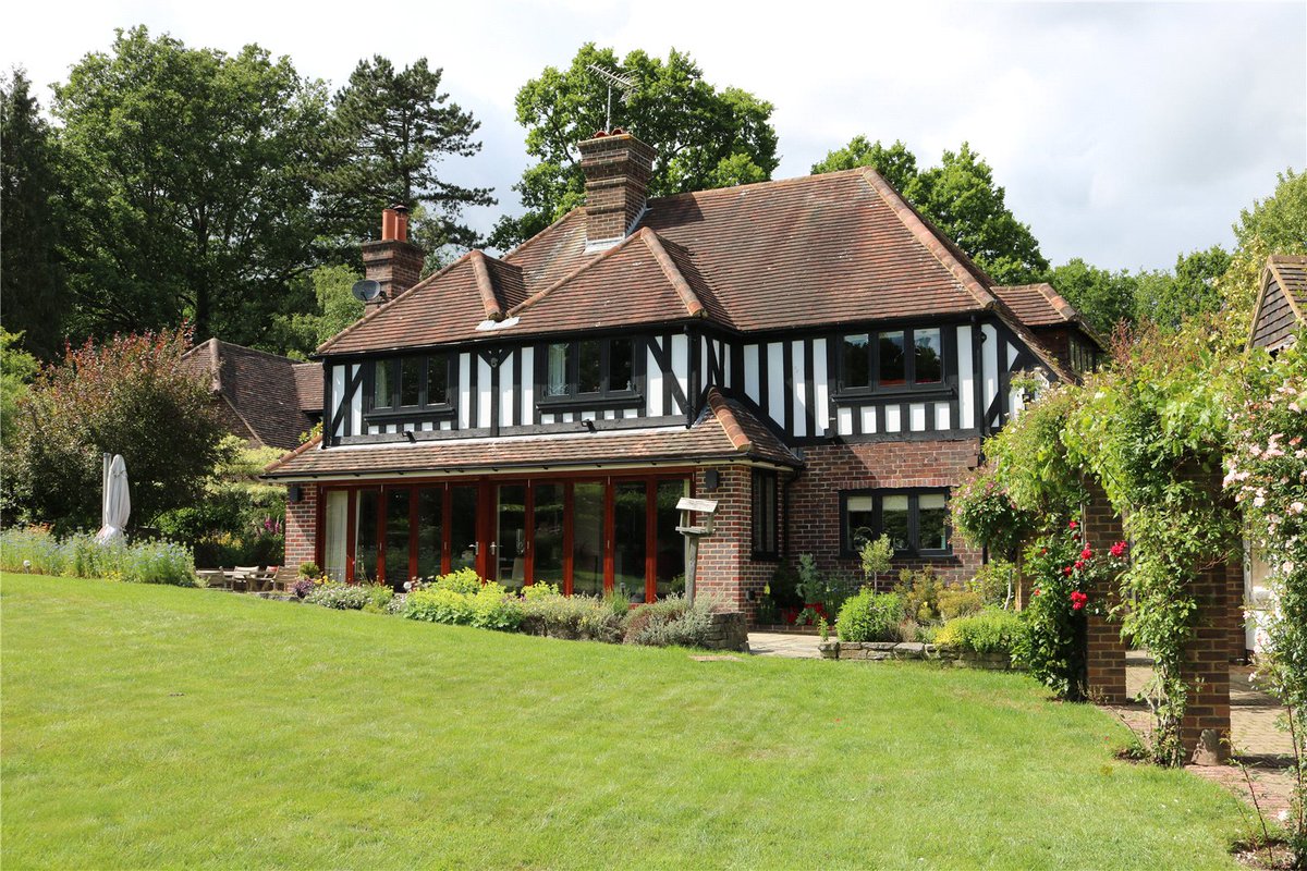 JacksonStops's tweet image. A beautifully presented and much improved #TunbridgeWells family house benefiting from attractive #ruralviews, delightful landscaped #gardens and a superb #annexe. GUIDE PRICE £1,200,00 &amp;gt;&amp;gt; jackson-stops.co.uk/properties/135…