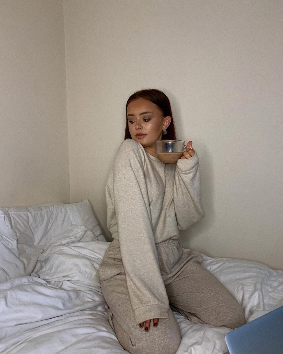 isawitfirst's tweet photo. WFB (working from bed) kind of day🙌 #INWITHISAW
📷 _amystokes
Use code SOCIAL25 and get 25% off NEW IN shop now via https://t.co/P4SsyL2J8v https://t.co/fSAWyoeKrD