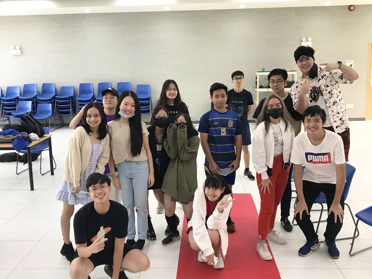 daisyteyalo's tweet photo. Today @ssischool HS Mandarin 1 students walked the red carpet for their very own Mandarin Fashion Show. They talked about outfits, colors and voiced out their preferences https://t.co/Cfk8eKWtoe