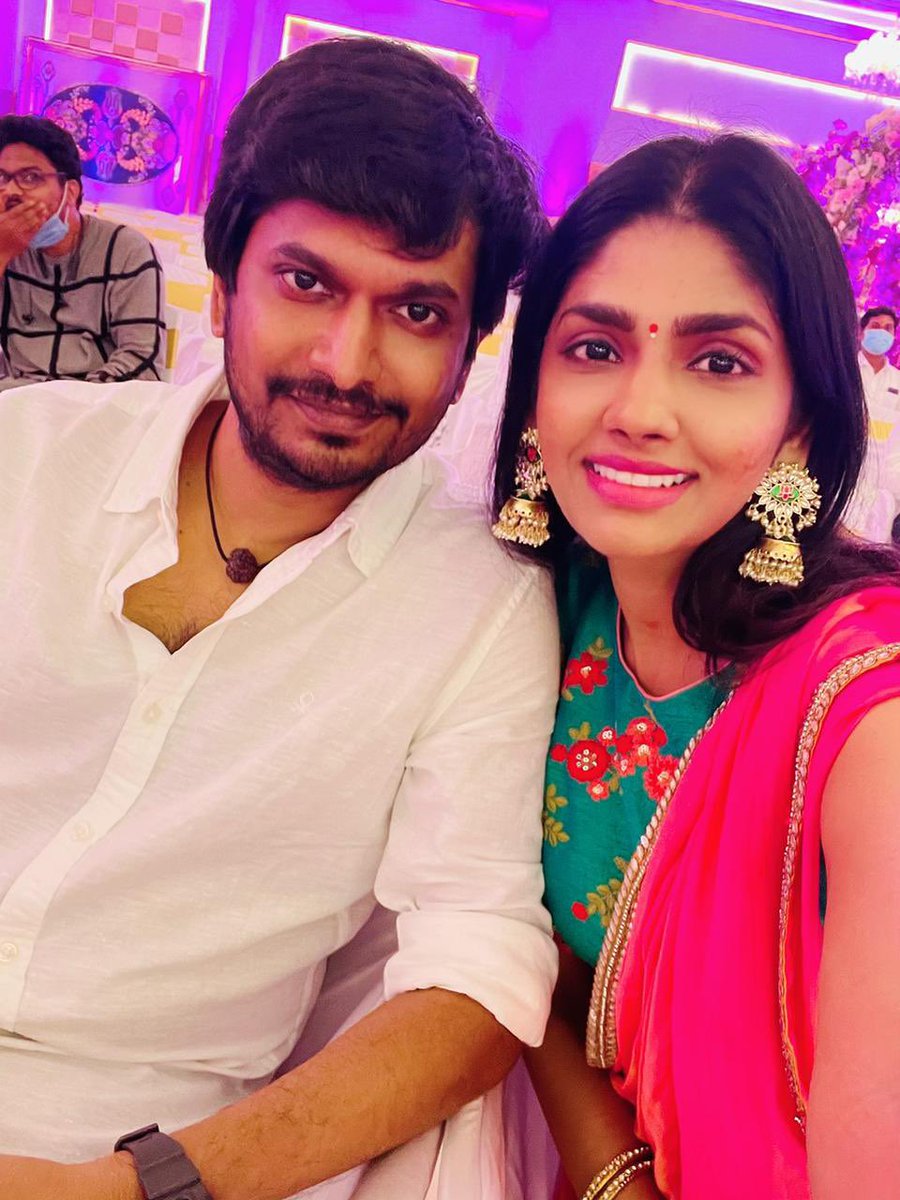 vgyalakshmi's tweet photo. Congrats guys 🤗♥️
@desingh_dp @Niranjani_Nini 
#febmarriage https://t.co/8YGoHEVweX