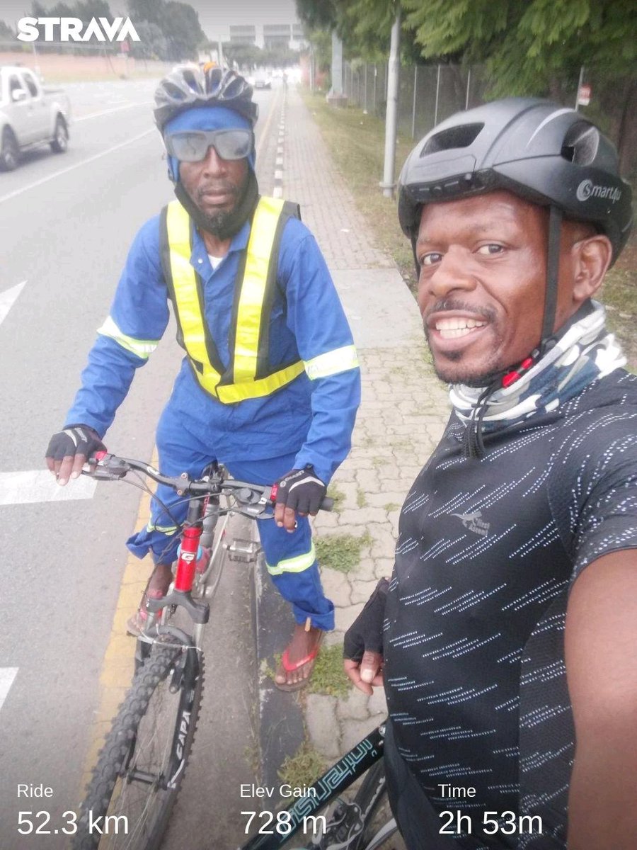 19Cyclists's tweet photo. @njanjichauke training for the @19Cyclists 200kms ride to @SunCityResortSA on the 20th of February. I bumped into Mr E on his way to work. What a nice guy! But I couldn't keep up with him💪🏾 Check out my activity on Strava: https://t.co/a0BQW4Vzrn https://t.co/bIyS9I5H8k