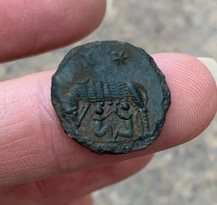 1/2 My find of the day... what a stunning coin! 🤩 ⬅️ swipe!

Constantine I 'The Great' - Roman Emperor : 307-337 A.D. - 
Commemorative coin for the city of Rome. I just love the detail that still remains in the wolves fur.#romancoins #metalsetectingfinds #romulus&remus