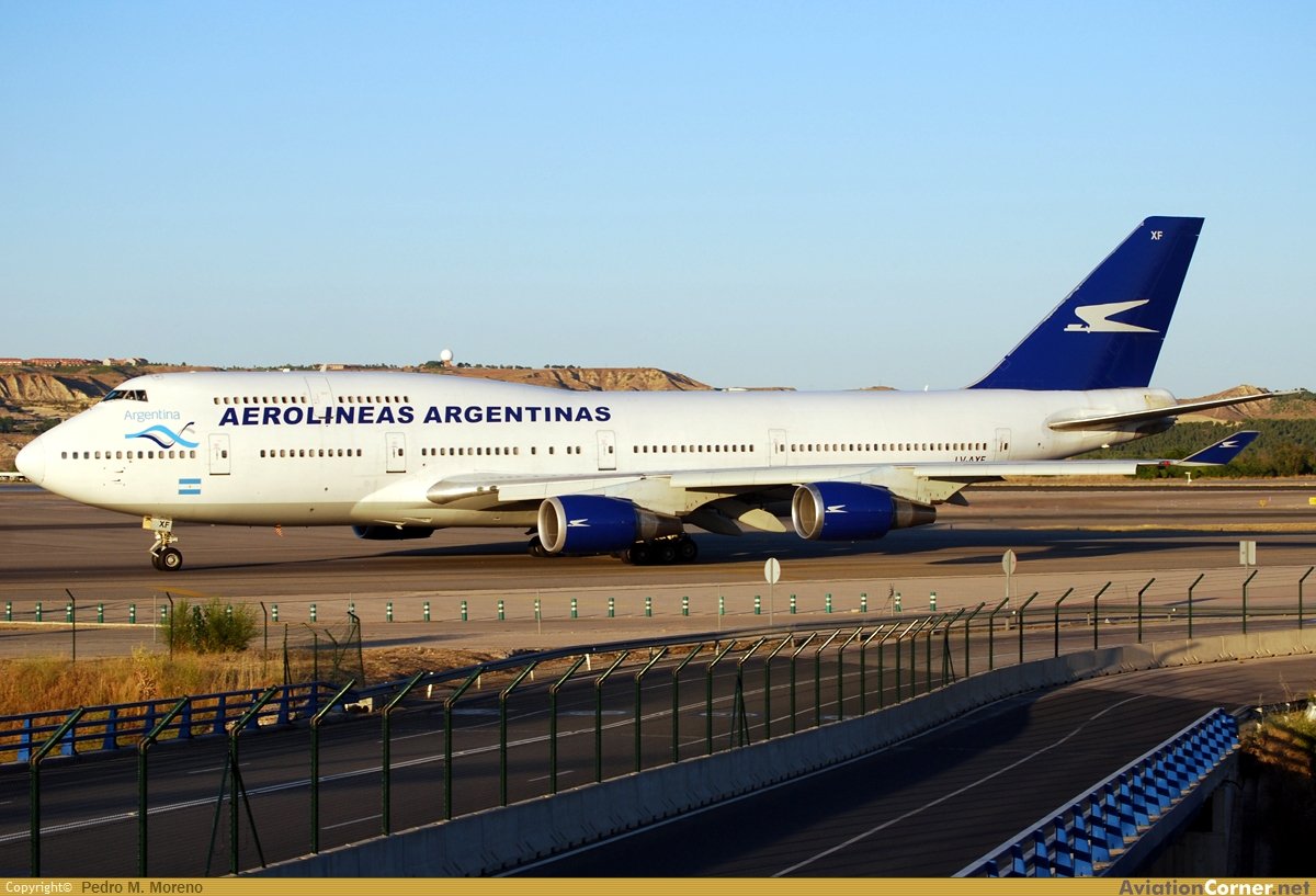 pedrospotter's tweet photo. #BuenosDias #FelizMartes nueva maqueta para la coleccion, se trata del #Boeing #B747 @Aerolineas_AR #B744 (LV-AXF)
Uno más fotografiado y su reproducción en maqueta. #Inflight200 Ref.:IF744AR0920 #scale1200 #Diecast #scalemodel
#miniatruras #modelismo https://t.co/7S4W2wIctW