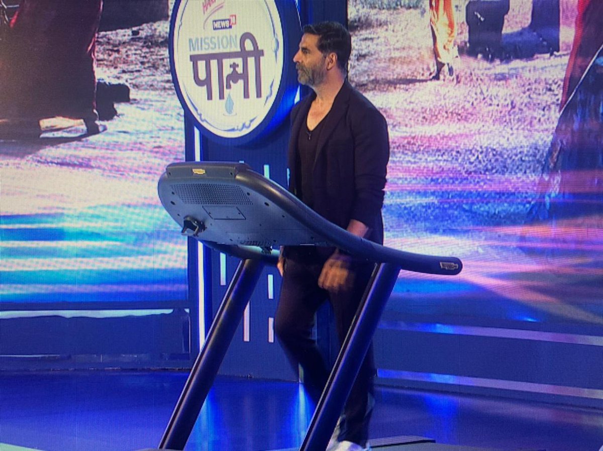 #MissionPaani Campaign Ambassador @akshaykumar walks on the treadmill so that no women has to walk miles to fetch clean water. 

@harpic_india  | #MeriJalPratigya