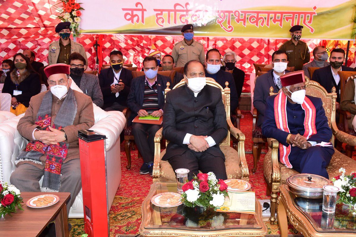 jairamthakurbjp's tweet photo. शिमला में 72 वें गणतंत्र दिवस के अवसर पर राज्यपाल श्री बंडारू दत्तात्रेय जी की अध्यक्षता में आयोजित राज्यस्तरीय समारोह में भाग लिया

यहां पुलिस परेड,झांकियाँ व सांस्कृतिक कार्यक्रमों को देखकर काफी हर्ष हुआ।

सभी देश एवं प्रदेशवासियों को गणतंत्र दिवस की ढेर सारी बधाई।
#RepublicDay https://t.co/ZkX78RIzMk