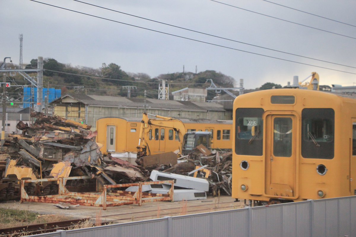 あおもみじおろし 幡生工場で105系が解体されたとの情報が 車内から偶然見れたクモハ42や他の車両も解体されるのかが怖いです おやすみトレイン あおもみじおろし 幡生工場で105系が解体されたとの情報が 車内から偶然見れたクモハ42や他の車両も解体されるのかが怖いです おやすみトレイン
