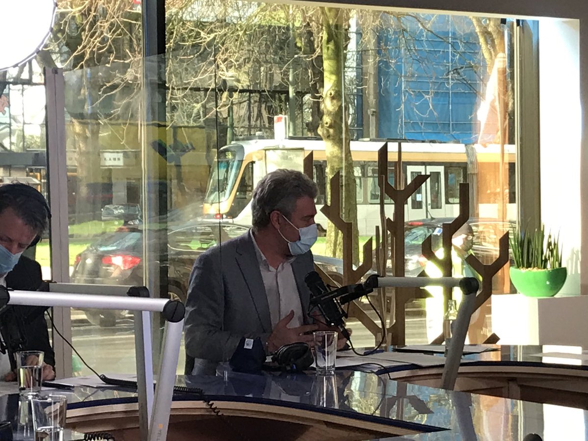 BECI_Brussels's tweet photo. 🔴 LIVE “On doit atteindre des objectifs d’ordre écologique : réduire l’usage de plastique, réduire les émissions de CO2, réduire nos déchets etc.” @alainmaron #BECI

LIVE https://t.co/oGsNcYR5If https://t.co/iL3TxHPChe