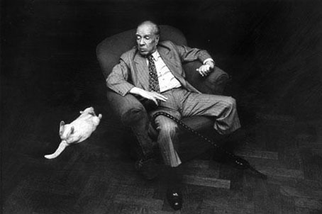 26/ Jorge Luis Borges and his cat