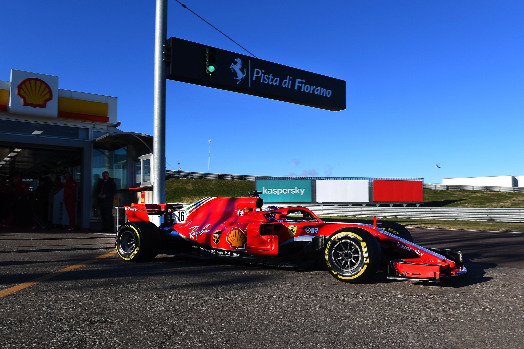 Ferrari test. Феррари sf71h. F1 Феррари 2018. Scuderia Ferrari 2018.