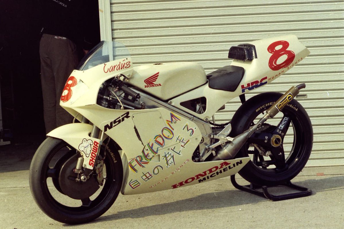 studimoto's tweet image. Honda NSR 250cc #CarlosCardus Mundial 1993.

Temporada #RunForFreedom 

Carrocería y casco pintado por Luis Costa Sr en @studimoto