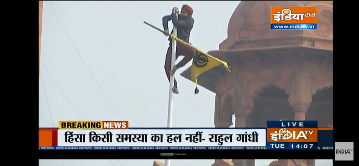 MaisuriyaDeep's tweet photo. This is so shameful act done by the farmers on the Republic day.

None of the religion is bigger than INDIA 🇮🇳.

Proud to be INDIAN ✊

#FarmersProstests 
#दिल्ली_पुलिस_लठ_बजाओ
@PMOIndia @narendramodi 
@AmitShah https://t.co/K0MUXHyGKm