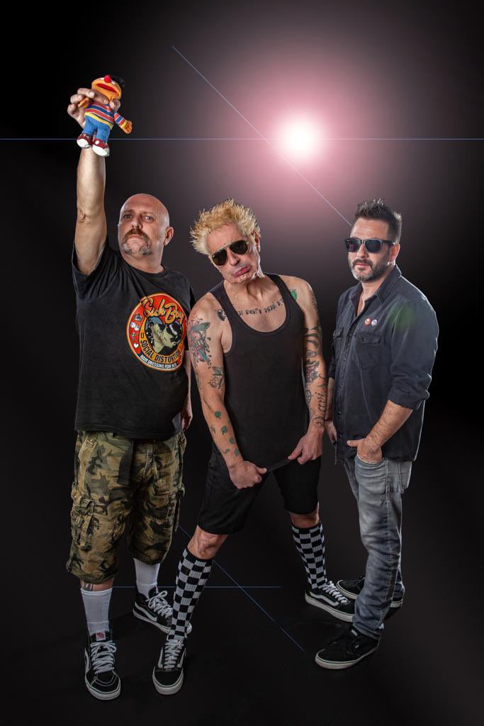 💣💣💣💣💣💣💣💣💣💣💣💣💣💣 Pronto anunciaremos el nuevo single vídeo de lo que será el nuevo trabajo 💣💣💣💣💣💣💣
No te pierdas m.youtube.com/watch?v=Rml21J…

<a href="/LACENTRALDC/">La Central De Comunicación (Oficial)*****</a> <a href="/XCikuta/">Xavi Cikuta</a> 
#contraelcovid19cikuta #maleficapunk #doncikutacorre #doncikutavuelve #punk #punkrockmusic #malefica