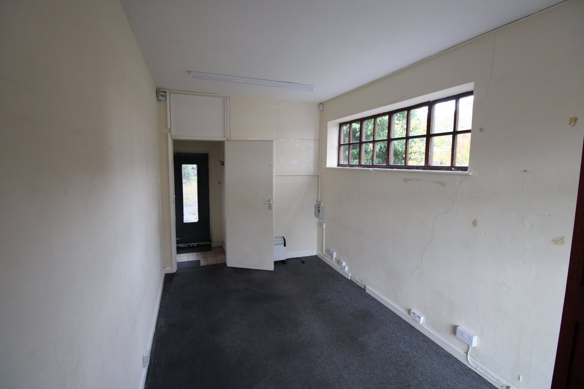 wardsurveyors's tweet photo. **TO LET - OFFICE/RETAIL PREMISES - ANSLEY**

A wonderful opportunity to rent a unique, attractive, ground floor office/retail space in a village setting with a variety of amenities nearby. 

Please email hward@wardsonline.co.uk or call 01455 251771 for full details. ✅ https://t.co/erm4pb3Sed