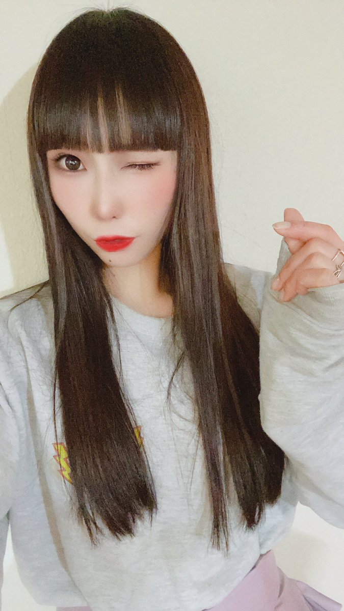 nanae_mizuki's tweet photo. ザ　日本女性に近づけたかな？

#ヘアカット　
#ぱっつん前髪
#straightbangs
#Japaneseactress
#haircut https://t.co/BwCpsdZUif