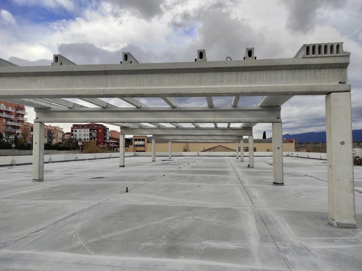 VallcarSA's tweet photo. 🏗 Seguimos tirando adelante las obras  del 𝐩𝐚𝐫𝐤𝐢𝐧𝐠 𝐝𝐞 𝐋𝐥𝐢çà 𝐝’𝐀𝐦𝐮𝐧𝐭 de la mano de la constructora GARRIGA.

1️⃣ A la primera fase (la zona exterior de arriba) no la queda mucho ya.

🤩 Qué ganas tenemos de poder enseñaroslo acabado!! https://t.co/hGsfUxngrv