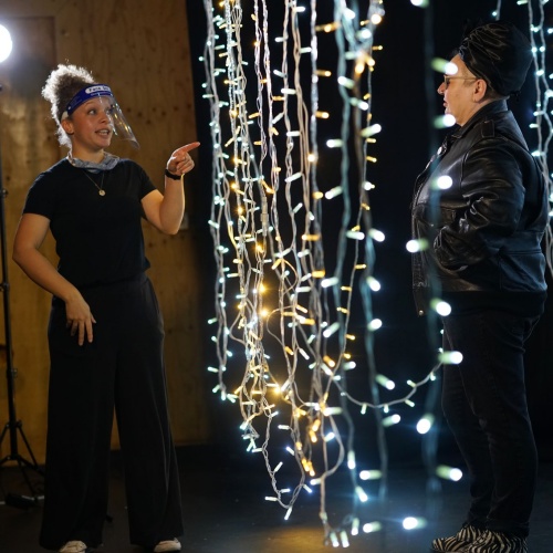 TheatreNewsWeb's tweet image. Theatre-News.com Young Vic to premiere three short films to conclude Twenty Twenty project - #TwentyTwenty #youngvictheatre @youngvictheatre #YV2020 #YoungVic dlvr.it/RrM7jw