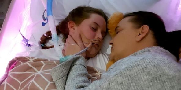 realfixuk's tweet photo. Heartbroken mum shares last photo of her 15-year-old before life support was switched off after sudden asthma attack-

“People should know how dangerous asthma can be.
“You can’t take anything for granted, because you don’t know what’s around the corner.”

https://t.co/Sh1HucSIhn https://t.co/H3CS64bz0B