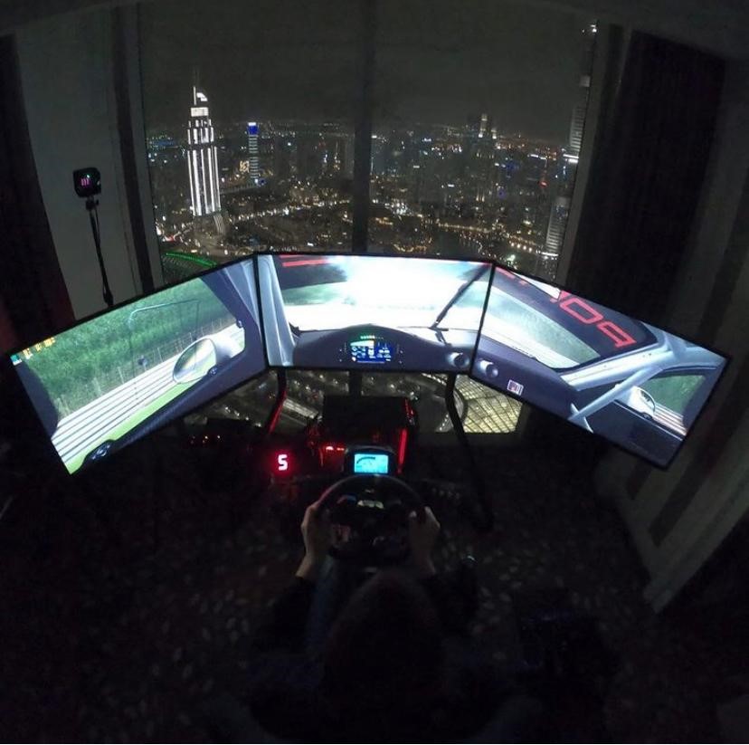 (Race) room with a view!
#Bernax #SimRacing #equipment and #events