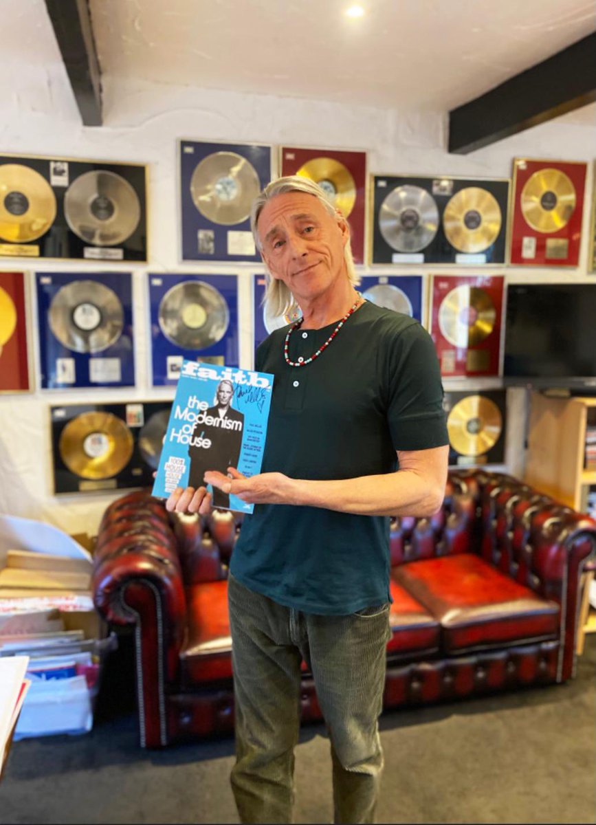 RalphusMoorus's tweet image. Not only did I get a message from him thanking me for the piece, there’s now a picture of @paulwellerHQ with his @FaithFanzine cover and sixteen gold discs to blast away the winter blues!