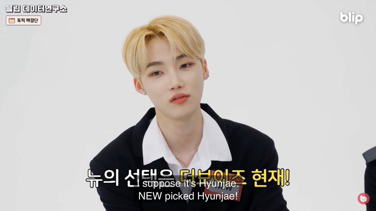 nyumilzone's tweet photo. q: who's showing the biggest gap between "onstage" and "offstage"?

🐧 i suppose it's hyunjae. he's really sweet and cute https://t.co/r8HEID62NF