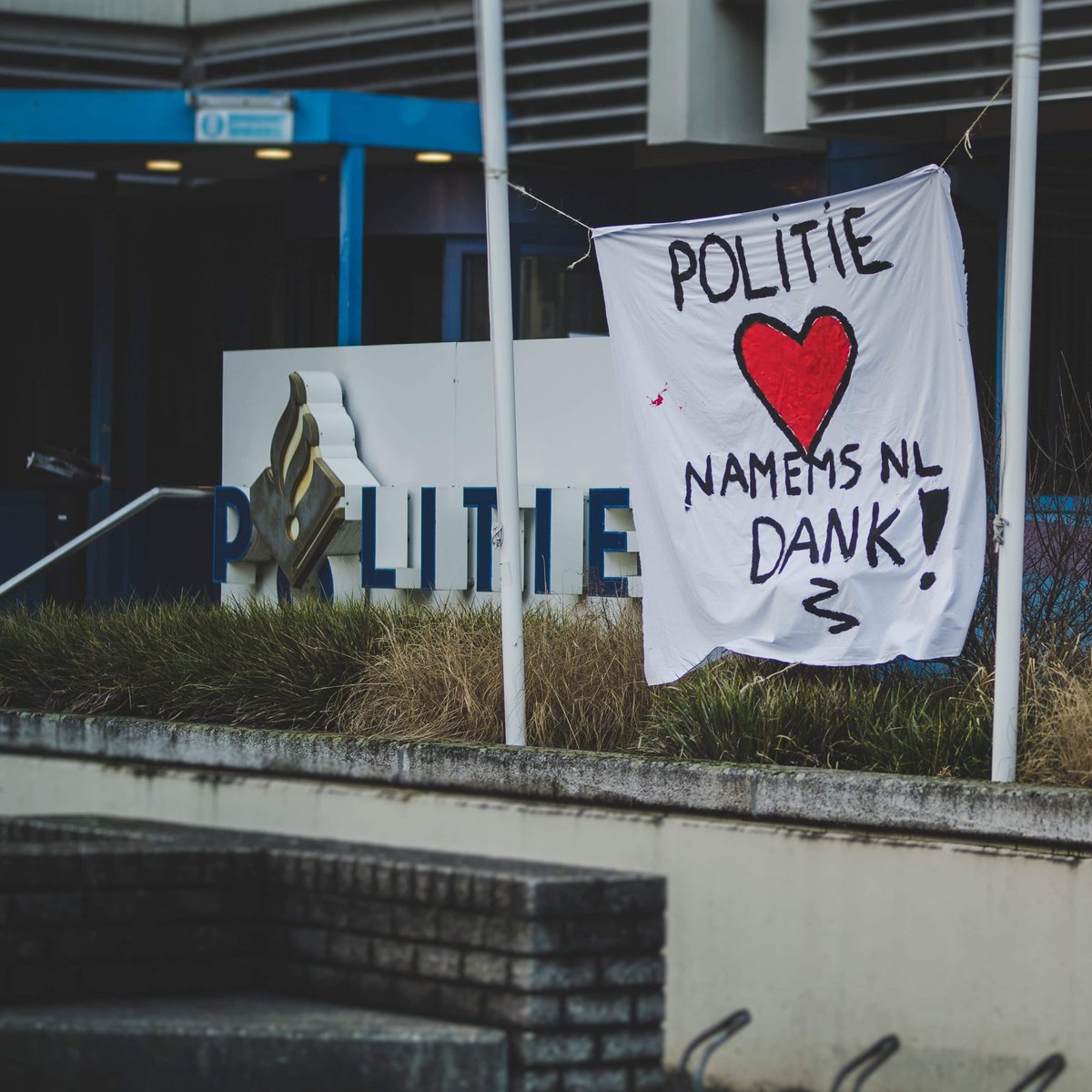 Eindhoven, the day after.

Citizens and workers cleaned up the city fast and repairs will slowly get going.

#Eindhoven #avondklokrellen @PolitieEhv <a href="/NS_online/">NS online</a>