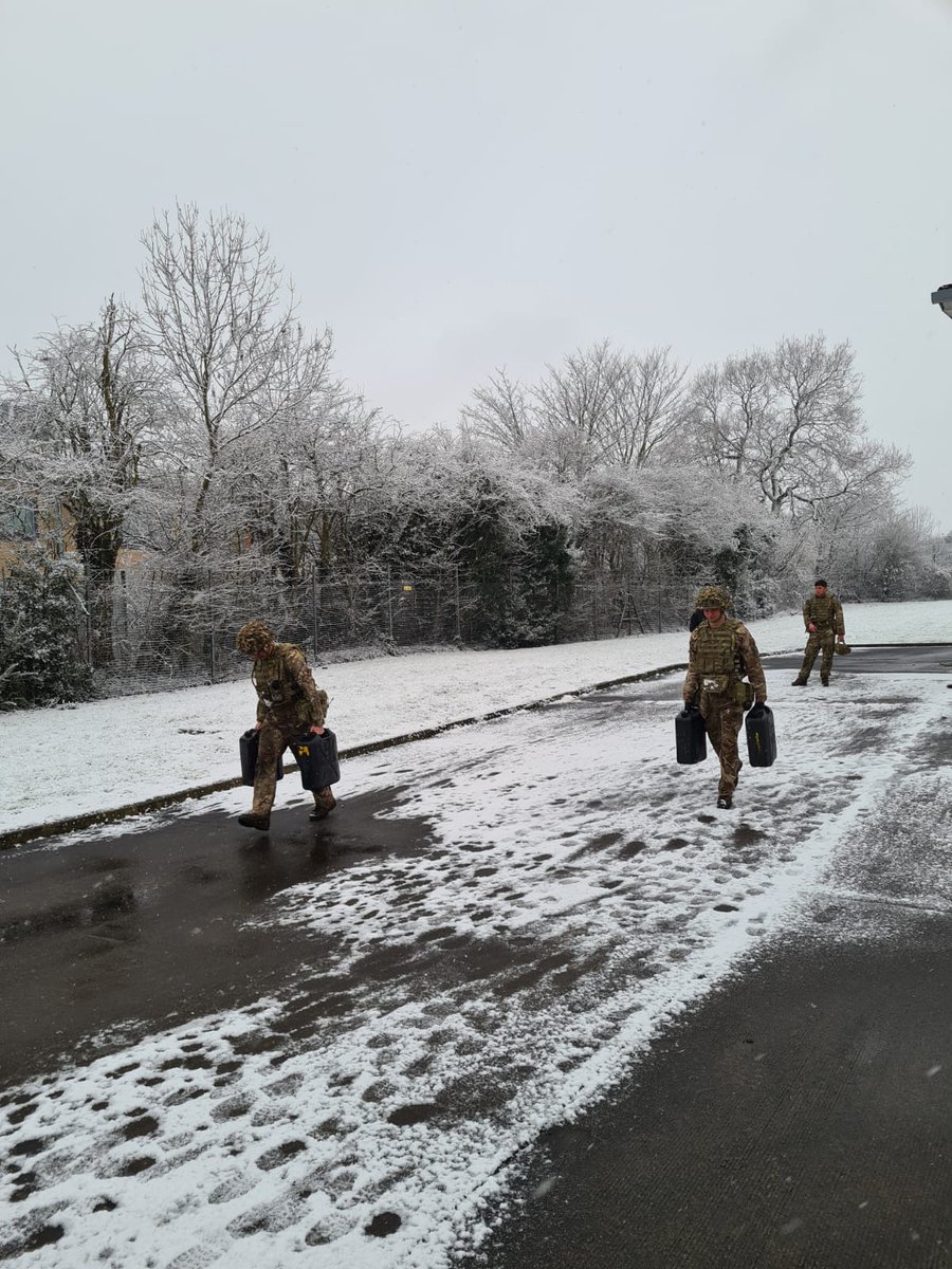 MercianRegiment's tweet photo. This weekend, your #MercianWarriors undertook essential recruit and pre course training.

3 of our @Army4Mercian recruits from C Company are conducting the second part of their Role Fitness Test Basic Training, to qualify them as trained soldiers. https://t.co/gOAETCqMW7
