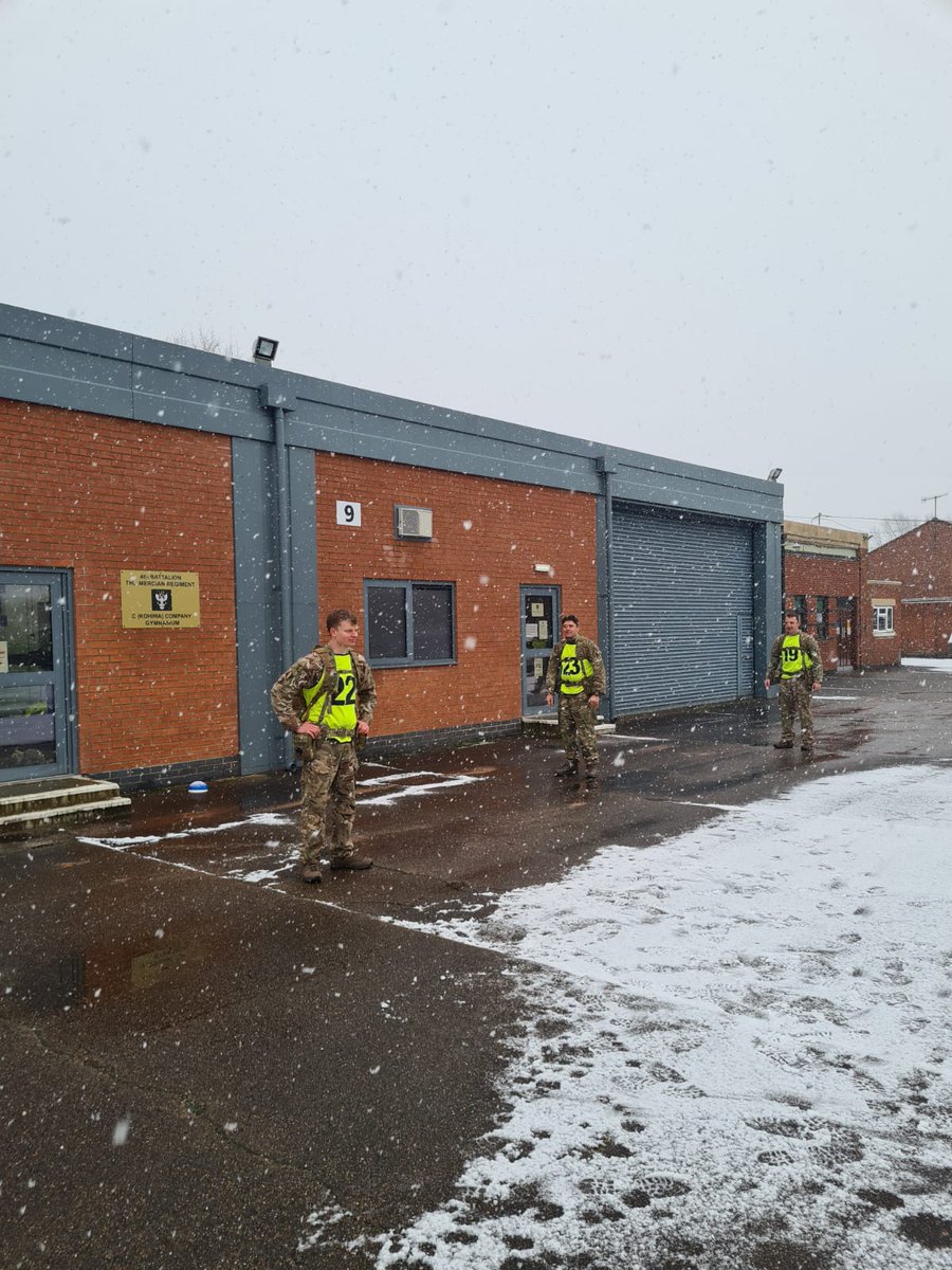 This weekend, your #MercianWarriors undertook essential recruit and pre course training.

3 of our @Army4Mercian recruits from C Company are conducting the second part of their Role Fitness Test Basic Training, to qualify them as trained soldiers.