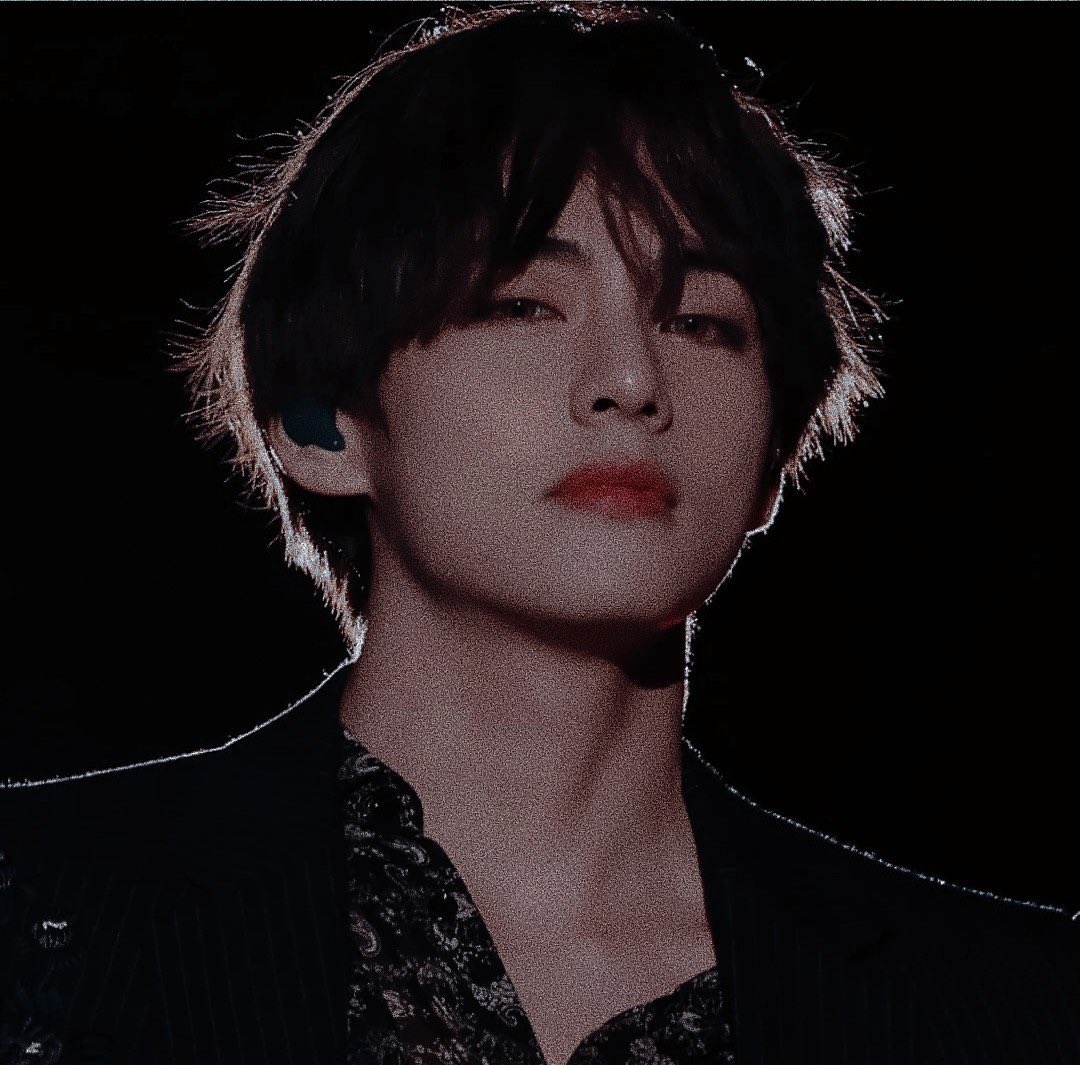 introseanne's tweet photo. Taennie AU where a one night stand between Jennie and Taehyung turned into dangerous casual hookups. Everything was going great until one day, Jennie drunkenly admits that she has feelings for him. https://t.co/9UPqwKWtEz