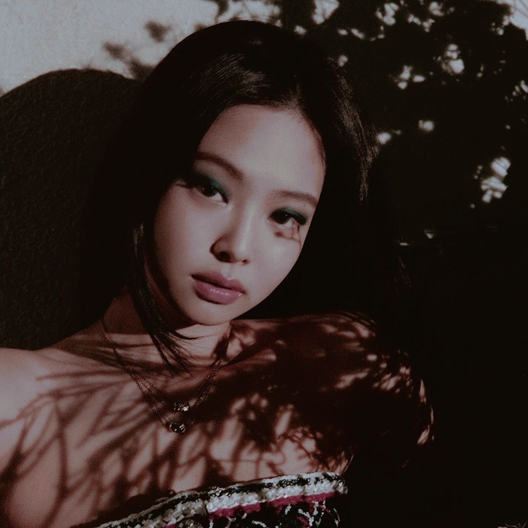 introseanne's tweet photo. Taennie AU where a one night stand between Jennie and Taehyung turned into dangerous casual hookups. Everything was going great until one day, Jennie drunkenly admits that she has feelings for him. https://t.co/9UPqwKWtEz
