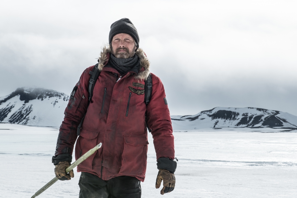 RaiQuattro's tweet photo. Alle 21:20 il film d’avventura in prima visione “Arctic” con Mads Mikkelsen. L'odissea di Overgård, precipitato con il suo aereo nel circolo polare artico. Una lotta estrema per la sopravvivenza contro il freddo, la ricerca di cibo e la minaccia di un orso bianco https://t.co/RikAAg0R1g