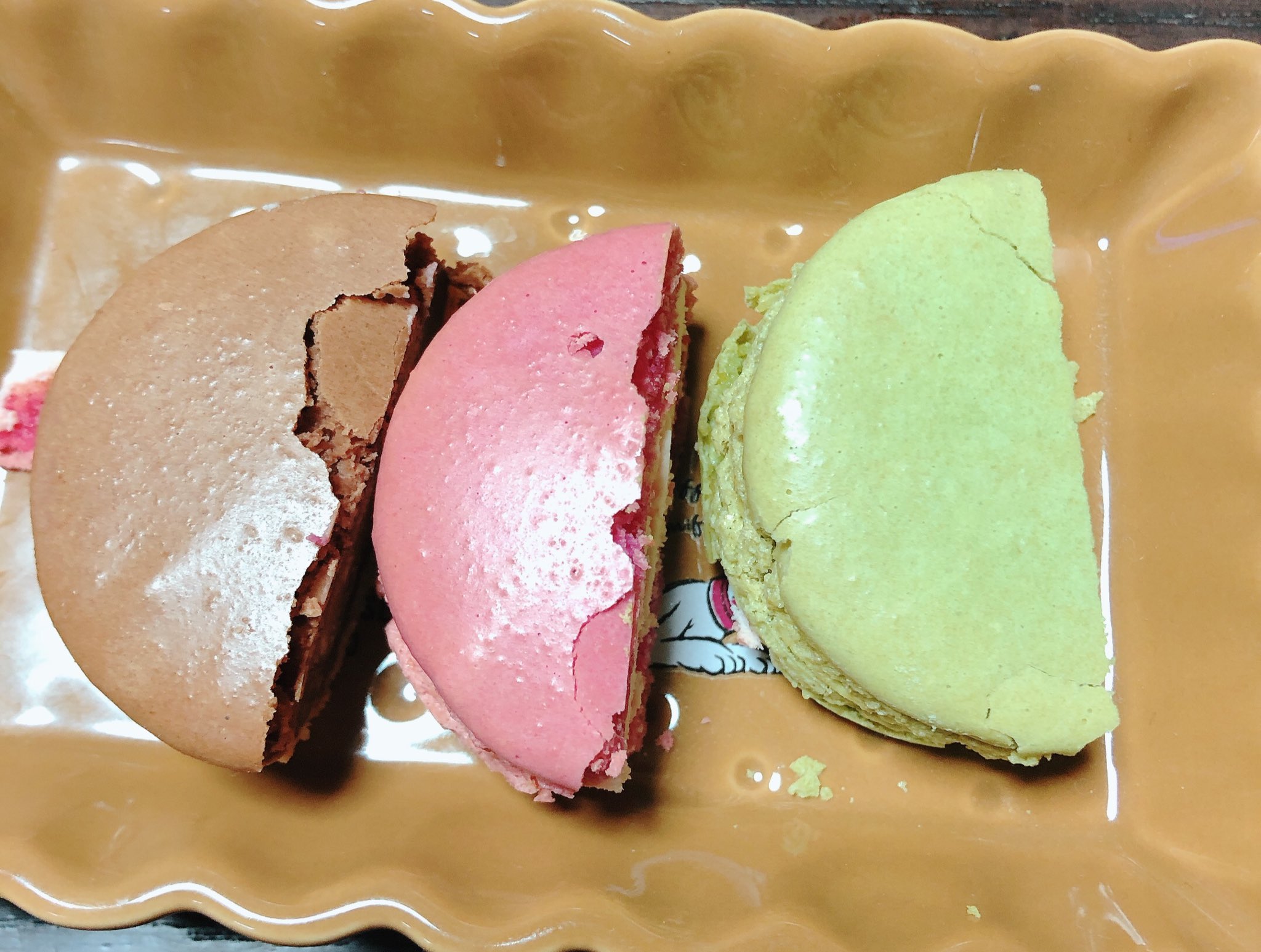 ひろのしん からあげ研究家 ピエール エルメのマカロンはんぶんこ どうでもいいけどマカロン食べたい T Co Ejaacrurzm Twitter