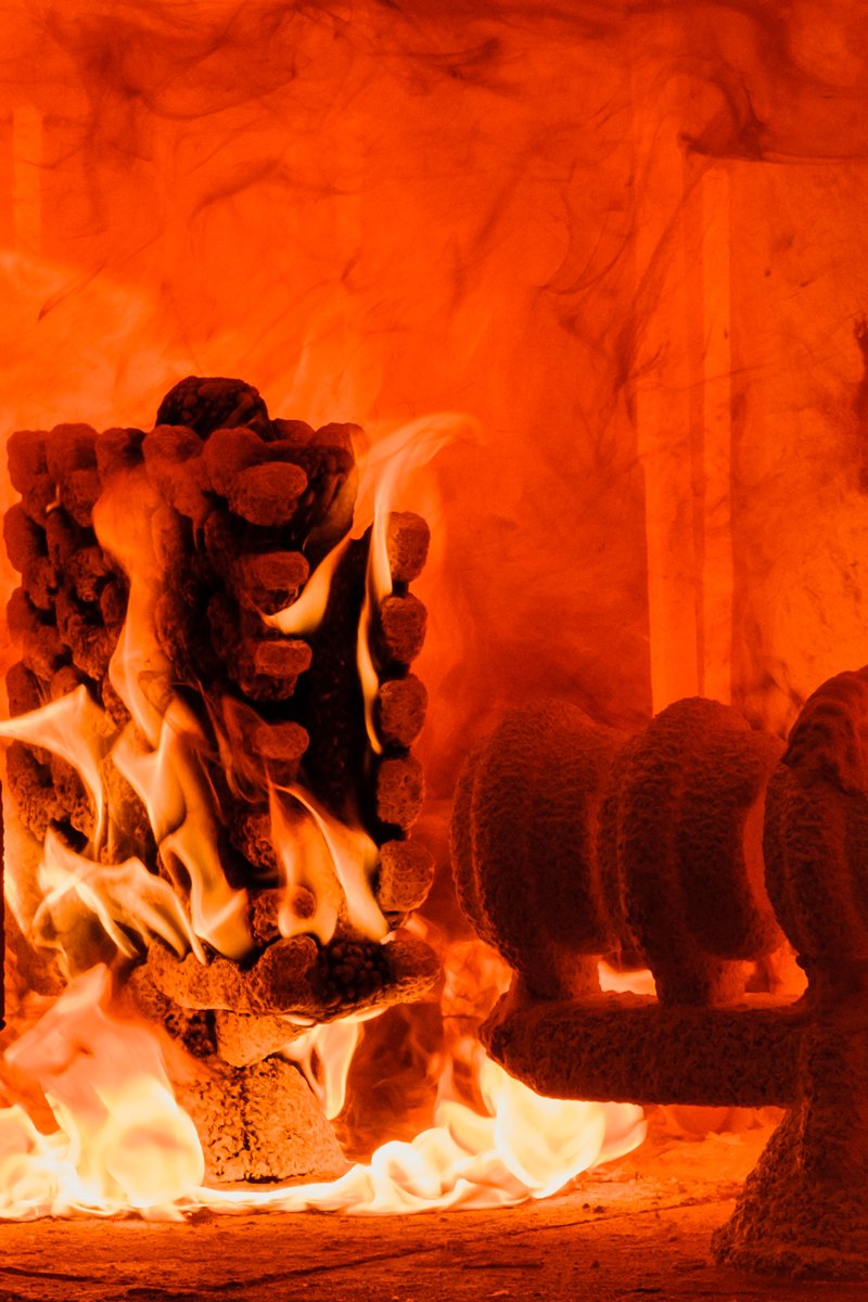 Phenomenal action shot photo of the high-temperature oven firing one of our moulds -before being filled with molten metal #investmentcasting #ukmfg #GBmfg #inspiration
lestercast.co.uk/processes/inve…