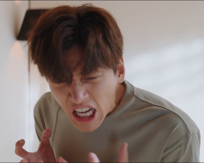 kdramatwists's tweet photo. #jichangwook does really an amazing job at betraying this character! Look at Park Jaewon he’s about to go crazy because of this situation and you don’t need captions to understand what’s going on #LoveStruckInTheCity #LoveStruckInTheCityEP11 https://t.co/W3wgX6NEk5