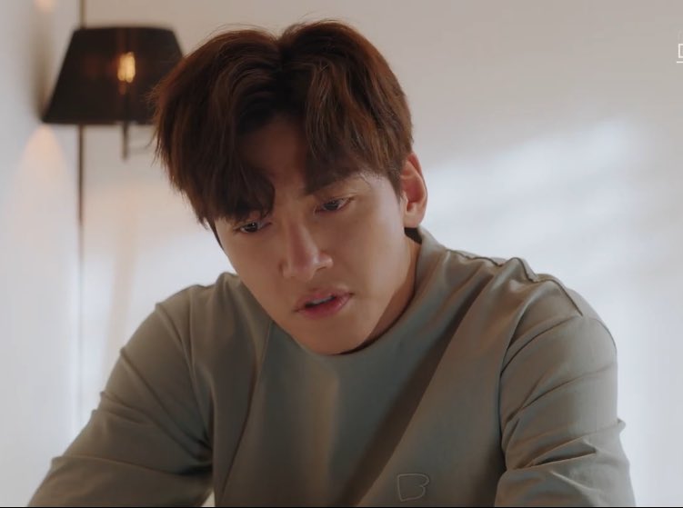 kdramatwists's tweet photo. #jichangwook does really an amazing job at betraying this character! Look at Park Jaewon he’s about to go crazy because of this situation and you don’t need captions to understand what’s going on #LoveStruckInTheCity #LoveStruckInTheCityEP11 https://t.co/W3wgX6NEk5