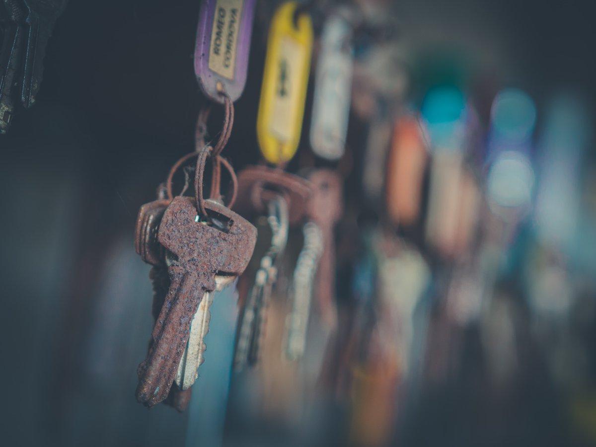 WalthamOsteo's tweet photo. A pair of #Keys were found outside our #Osteopathy practice this morning. If you have lost some keys or know of someone who has, please get in contact and provide us with a description of them. We would love to reunite them with their owner #Lostkeys #Walthamstow #E17 https://t.co/VNXU0XWF2b
