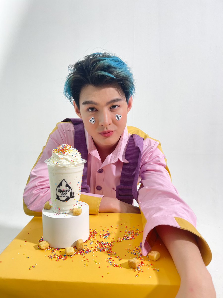 Kazzmagazine's tweet photo. แคมเปญคนแรก!! KazzyaBar x @Saint_sup มาแล้ว สามารถไปอุดหนุน Milkshake ได้ที่ ร้านทั้งสองสาขาได้เลยจ้า

สยามสแควร์วัน ชั้น4
เดอะมอลล์งาม ชั้น5

#KazzyaBar #Saint_sup https://t.co/oYe4GeHOQw