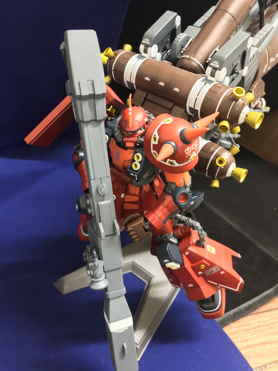 rsc62589's tweet photo. クリアー吹いてこれにてサイコザク完成ですやったー🎊
巨大なロケットブースターに過剰な武装にサブアーム…大好物てんこ盛りっす☺️
さぁて、置き場所どうしましょ？💦

#ガンプラ
#サイコザク https://t.co/WmR5iSdLx1