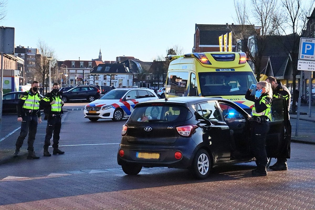 Fietser ernstig gewond bij aanrijding op de Steenwijkerdiep in Steenwijk (Foto's) |. | #Steenwijk.
