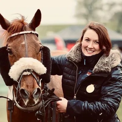The_NHC's tweet photo. ✅🌍 There are so many opportunities to travel the world with racehorses. From Dubai to Australia, many of our students have gone on to visit many different countries🏇

Here are a few faces you may recognise who've all achieved incredible things since graduating from #theNHC https://t.co/blmB6dXMh0