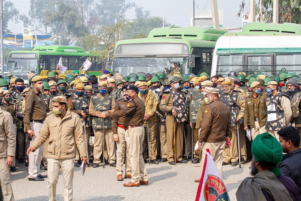 rewaimages's tweet photo. Stories from the Singhu Border – Farmers’ protest
Learn More: https://t.co/vKb394YyL0  
Large number of farmers gathered at the Singhu border demanding a repeal of the new farm laws. https://t.co/r8Xmw0PKax