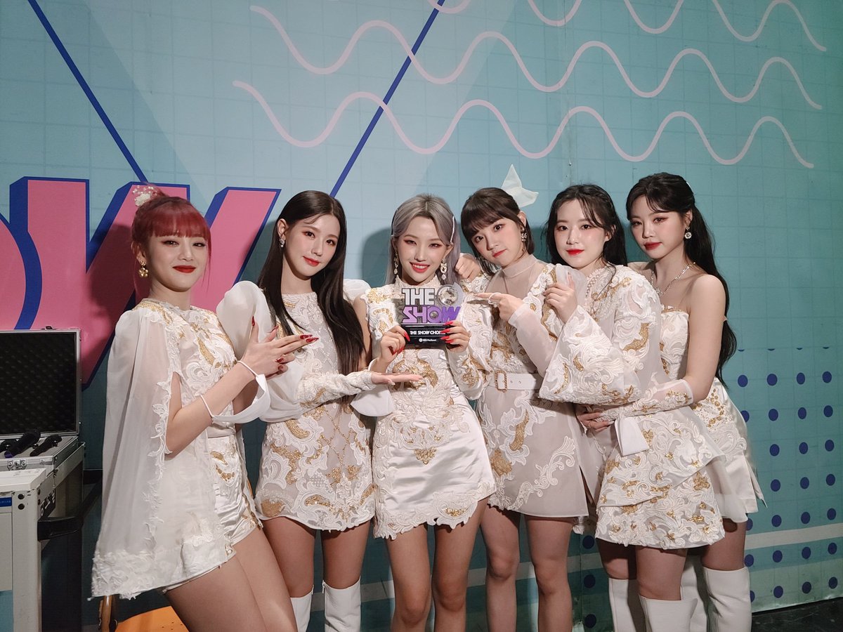 I dle doll. Gidle hwaa. G Idle 2021 hwaa. G Idle участницы hwaa. Кпоп группы идле.