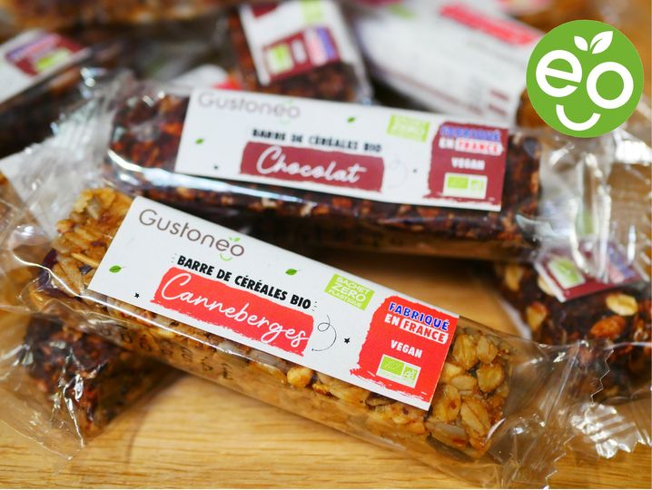 gustoneobio's tweet photo. ⚡ NEW PACKAGING ⚡: Les #étiquettes de nos barres de céréales #bio se refont une beauté ! ✨😍
Une nouvelle étiquette oui, mais des barres toujours emballées dans un sachet en cellulose de bois 100% #végétal #biodégradable et #compostable (certifié "#OKcompostHome") ! 🌱 (1/2)🔽 https://t.co/qrC8kcbVbW