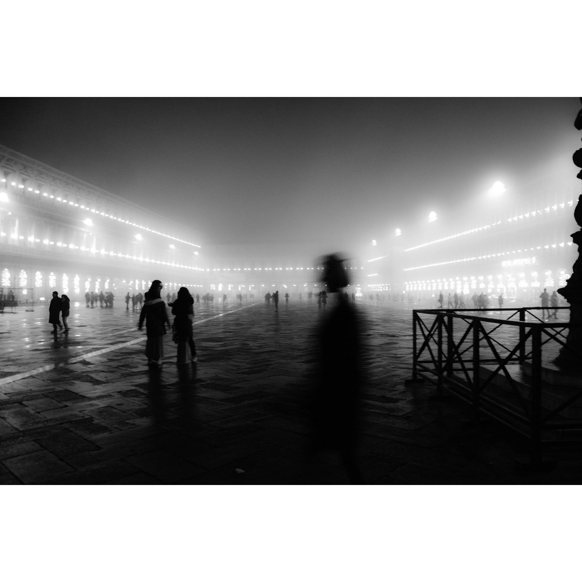 Check out my new website mapk.photography
Made by <a href="/SilvanoCerza/">Silvano Cerza</a> 
#photography #blackandwhitephotography #streetphotography #Venice #Italy