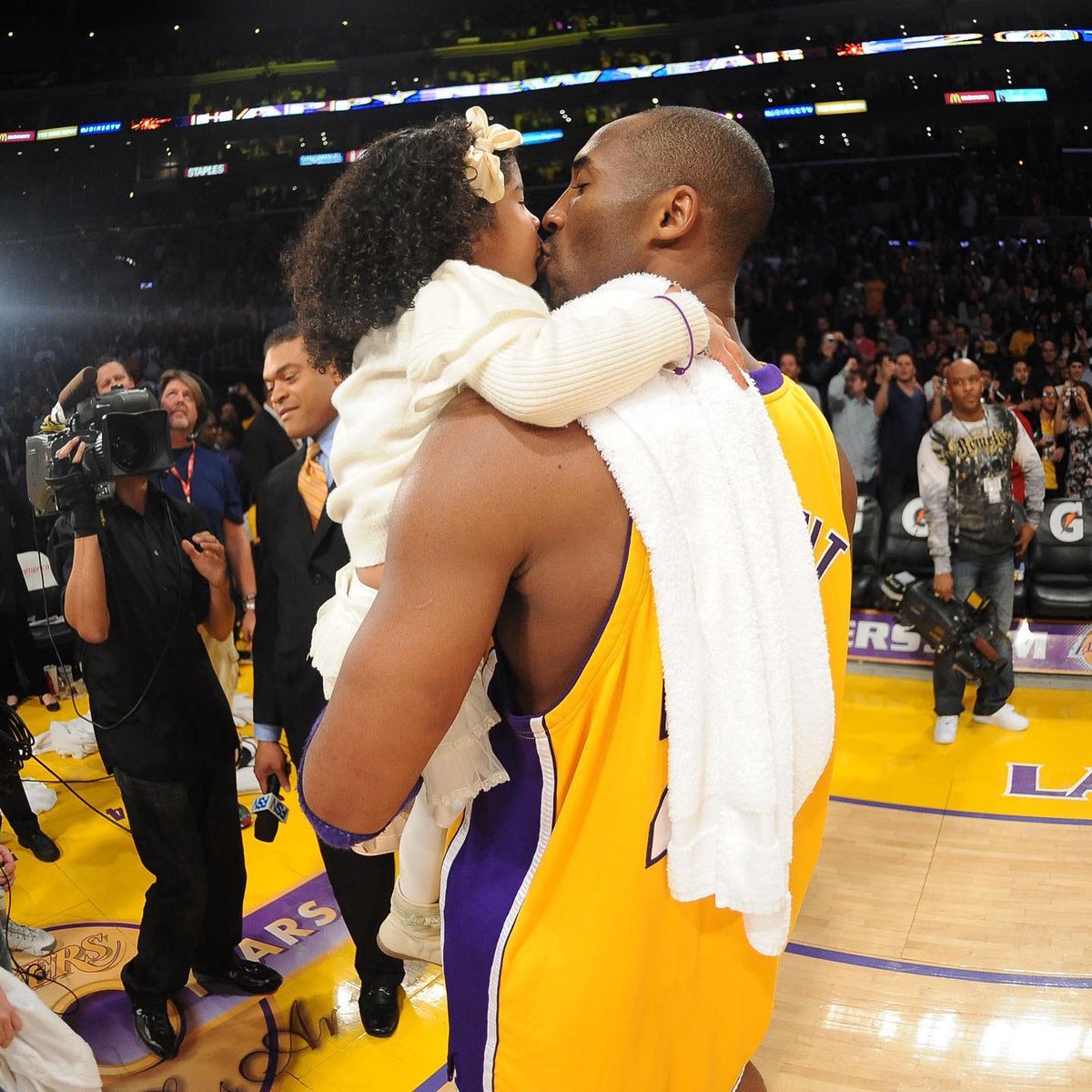 "The most important thing is to try and inspire people so that they can be great in whatever they want to do." - Kobe Bryant #TwentyFourever