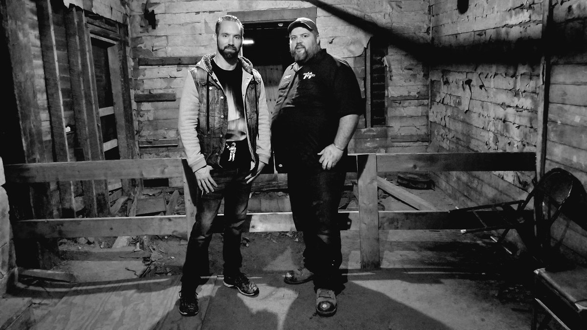 NickGroff_'s tweet photo. Been investigating &amp; researching #bobbymackeysmusicworld since 2008! My buddy #mattcoates &amp; I in the basement exploring. #paranormal #explore #passion @BobbyMackey https://t.co/H5op17mFCy