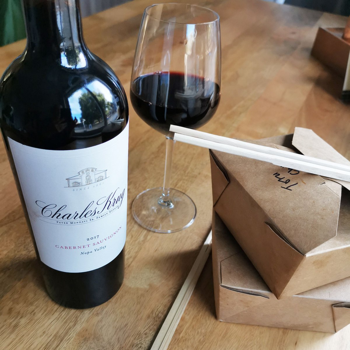 charleskrugwine's tweet photo. Happy #TakeoutTuesday! We’re supporting local business AND saving ourselves the time to clean up. Pop open a bottle of your favorite Charles Krug wine, and you’ve got a recipe for an easy and delicious evening. 🥡 🍷 https://t.co/Dl2UjBkARQ
